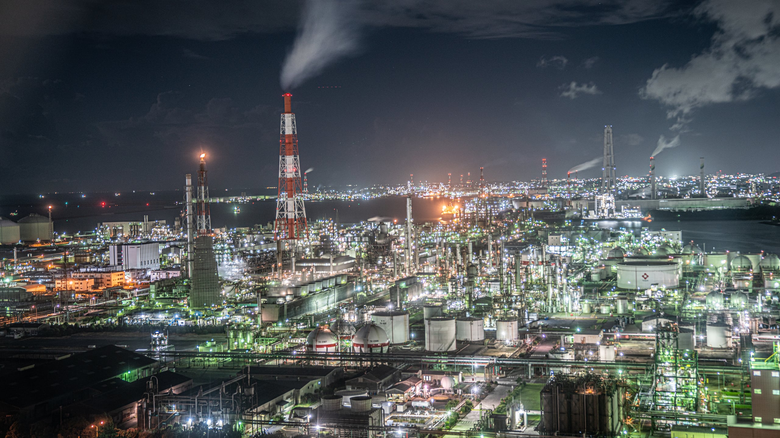 夜の工業地帯